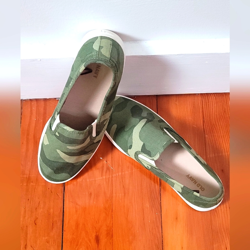 Old Navy Canvas Sneakers